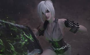 Изгнанница с руническим клинком: косплеерша воплотила образ Ривен из League of Legends
