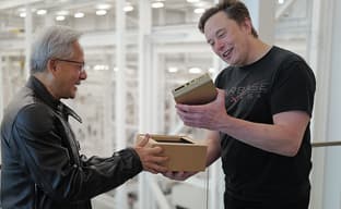 Дженсен Хуанг лично передал Илонy Маску самый маленький суперкомпьютер в мире