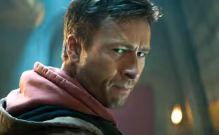 Стивен Кинг лично утвердил Глена Пауэлла на главную роль в новой экранизации «Бегущего человека»