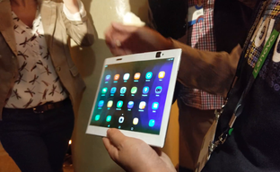 Lenovo's Folio Bendable Tablet