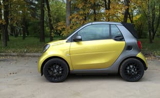 Обзор яркого и проворного городского микрокара Smart Fortwo Cabrio с возможностью трансформации в кабриолет