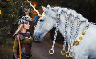 Астрологи объявили неделю единорогов: фанатка показала косплей эльфийки из Heroes of Might and Magic 5
