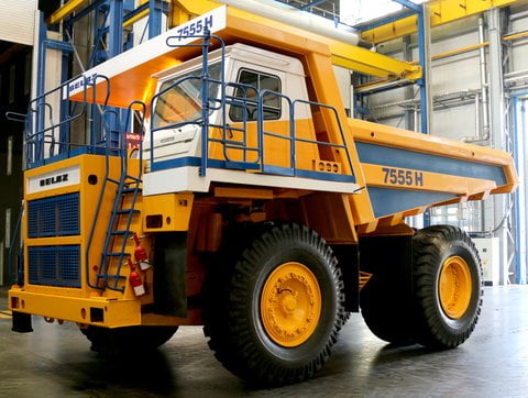 Карьерный самосвал БелАЗ 7555 Н