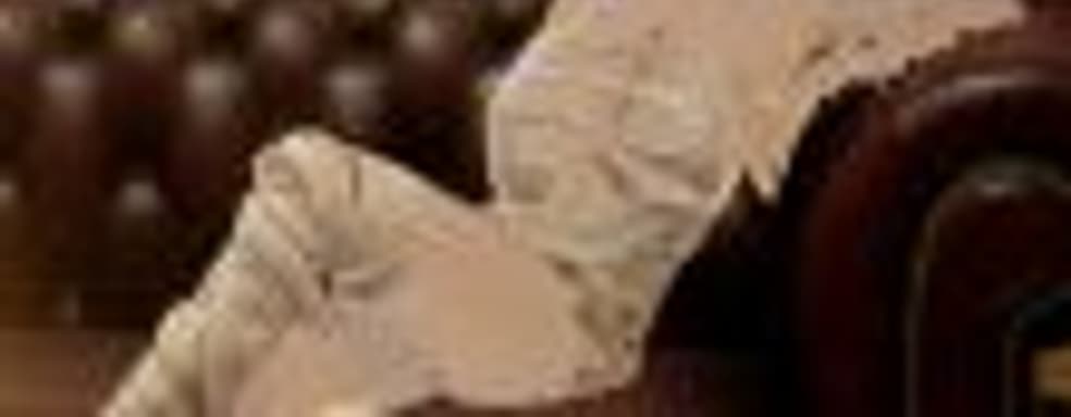 Моды для Code Vein делают платье красавицы Ио более откровенным и позволяют сыграть за эту девушку