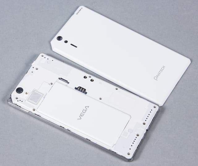 Аккумуляторный отсек и задняя панель Pantech Vega Iron Аккумуляторный отсек и задняя панель Pantech Vega Iron