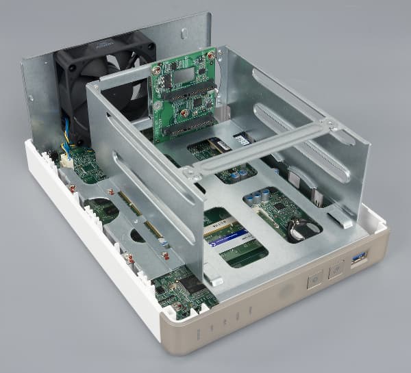 Конструкция QNAP TS-251 Конструкция QNAP TS-251