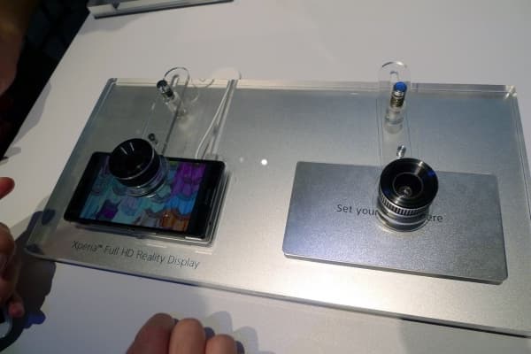 Мобильные новинки CES 2013