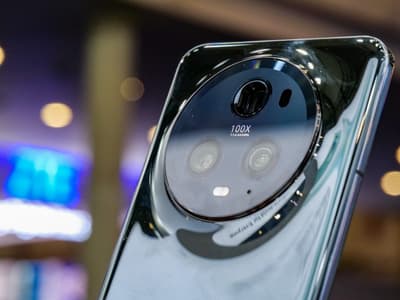 5100 мА·ч, 66 Вт, 100-кратный зум, Snapdragon 8 Gen 2, экран OLED 6,81 дюйма, IP68. Представлены Honor Magic5 и Magic5 Pro