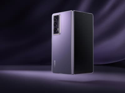 Honor в ударе: новейший флагман Honor Magic V2 повторил успех модели Magic5 Pro – он тоже расходится как горячие пирожки