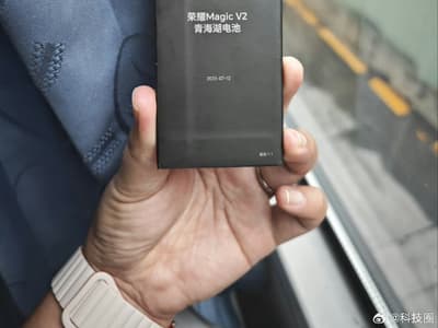 Супертонкий Honor Magic V2 получил супертонкий аккумулятор. Фотография элемента питания позволяет понять, как удалось сделать такой смартфон