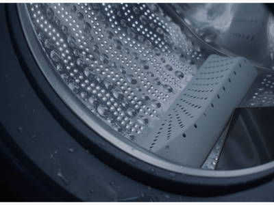 Международный запуск всё ближе: Honor испытала рекордно тонкий складной смартфон Magic V3 гидравлическим прессом и в стиральной машине