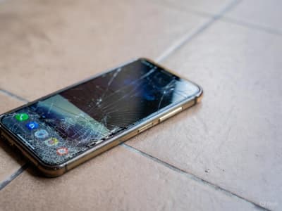 Смартфоны россиян тонут, падают, горят и ломаются в порыве эмоций. Опубликованы результаты исследования Honor