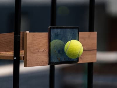 Из пушки по планшету: Honor Pad X8b обстреляли теннисными мячами