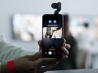 Honor показала в Москве прототип Robot Phone — смартфона с роботизированной камерой и технологиями Arri