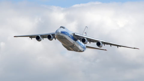 Больше некому: Ан-124 «Руслан» перевозит космические спутники и сверхтяжёлые генераторы