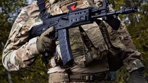 Nuevo depredador: Rusia presenta el rifle de asalto modernizado AK-12 con el prefijo "plus"