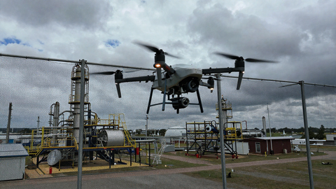 Rostec presentó "Pautina", una estructura protectora contra drones de hasta 200 kg para depósitos de petróleo y subestaciones
