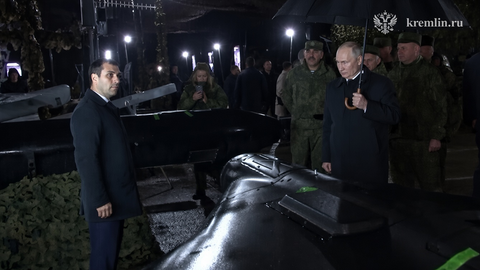 Путин лично осмотрел новые реактивные «Герани»: что ему показали