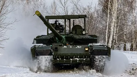 Российские «летающие» танки Т-80БВМ получили новый модуль защиты башни