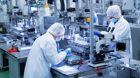 CNews: Крупнейший производитель чипов в России «Элемент» заплатил китайцам около 100 млн рублей за разработки