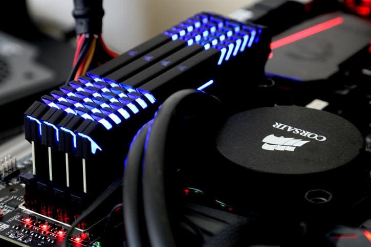 Оперативная память Corsair Vengeance RGB