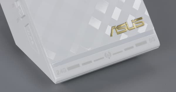 Внешний вид Asus RP-AC52 Внешний вид Asus RP-AC52