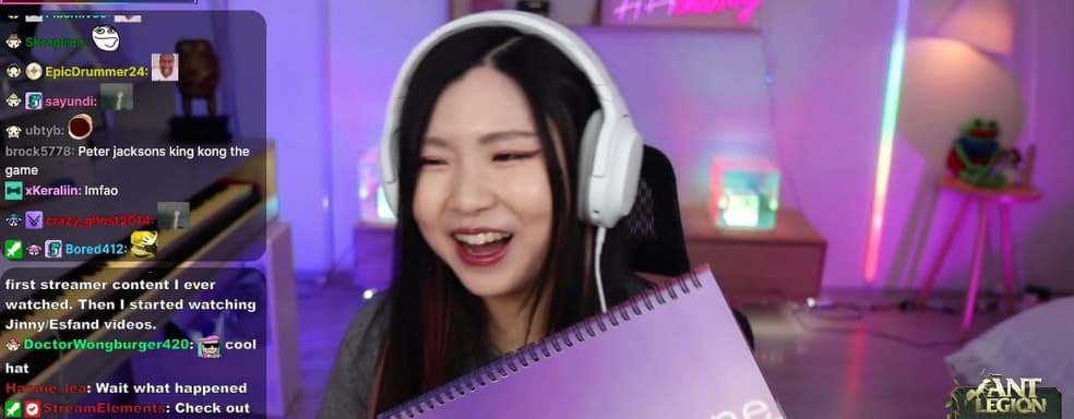 Уходя из Кореи, Twitch подарил самым популярным стримерам страны календари за 2022 год