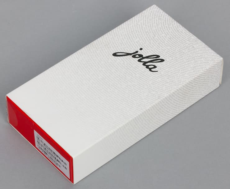 Упаковка смартфона Jolla C