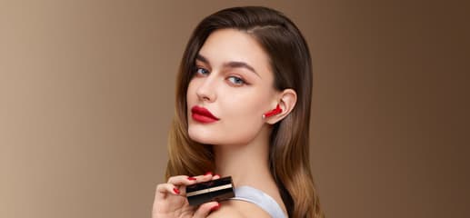 Фэшн-наушники с активным шумоподавлением Huawei FreeBuds Lipstick прибыли в Россию — в стиле губной помады и в ароматизированной коробке
