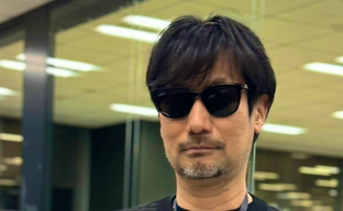 Хидео Кодзима показал дизайнерский свитер, созданный при поддержке PlayStation