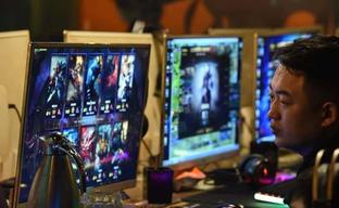 Родители наняли профессионального геймера, чтобы тот унизил их детей в онлайн-игре