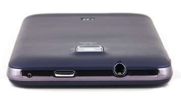 Верхний торец коммуникатора Обзор ZTE V880G. Верхний торец коммуникатора
