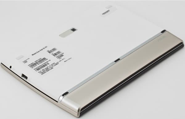 Вид сзади закрытого планшета ASUS Eee Pad Slider