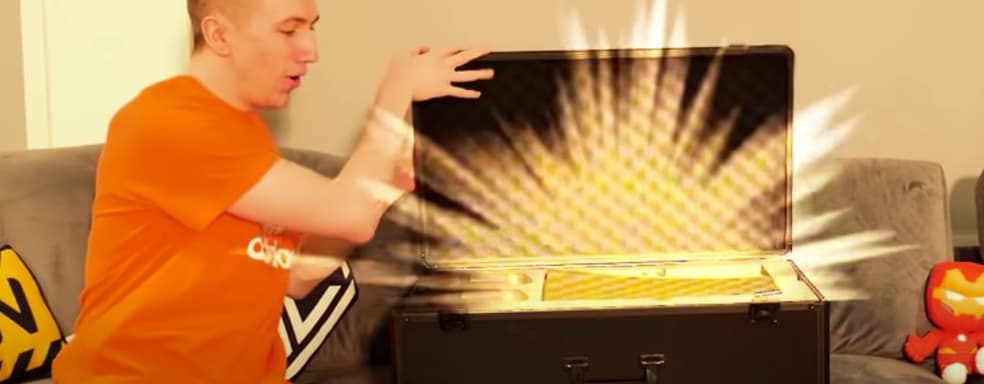 Видеоблогер купил и показал PlayStation 5, покрытую золотом