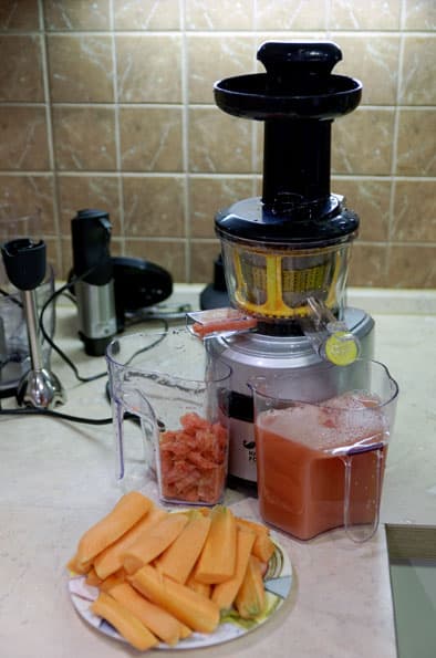 Шнековая соковыжималка Kitfort KT-1101-3