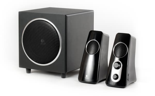 внешний вид Logitech Z523 внешний вид Logitech Z523