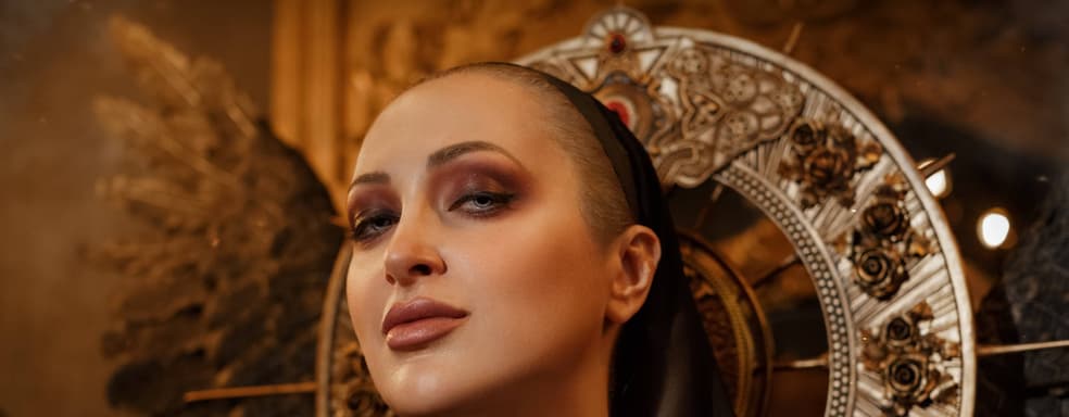 «Бедный Итан, ты всего лишь человек»: косплеерша воплотила образ Матери Миранды из Resident Evil Village