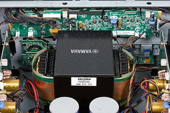 Внутренности стереоусилителя Yamaha A-S1100
