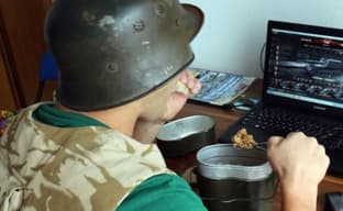 80% людей едят и пьют во время игры, говорят аналитики