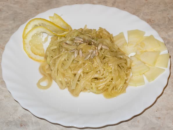 Салат из свежего кабачка