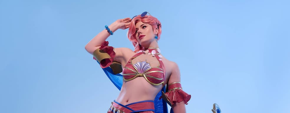 Fashion House "Frel" Director: Model Shows Beach Skin Ashe Cosplay from League of Legends