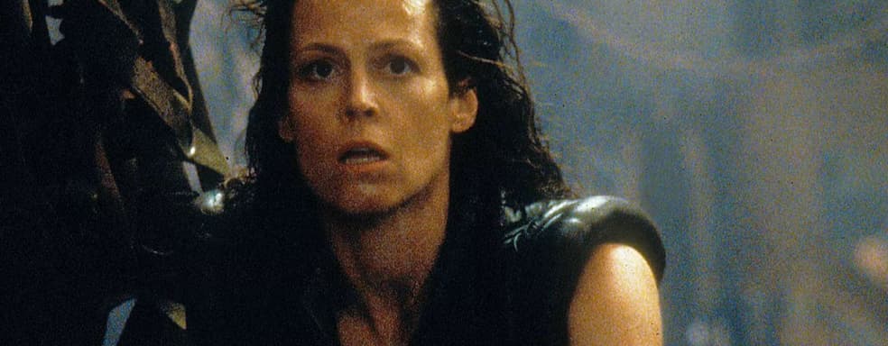 Сигурни Уивер похвалила сериал «Чужой: Земля» и призналась, что ей страшно смотреть его в одиночку