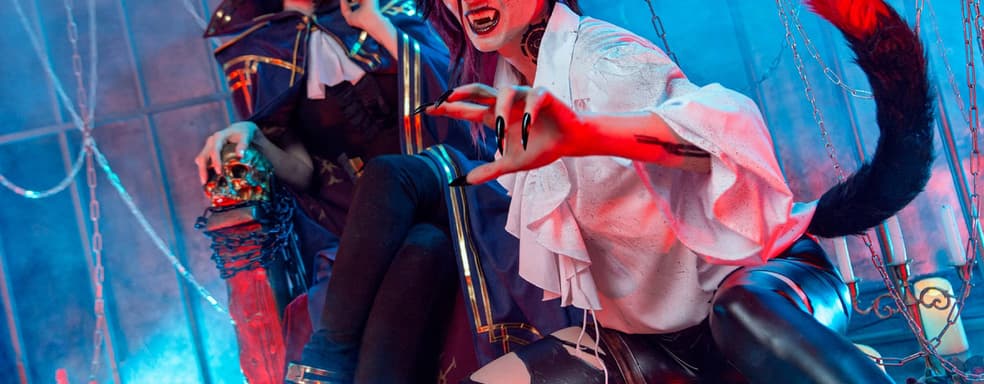 Вампирша и её домашний оборотень: косплеерши превратились в Кейтлин и Вай из вселенной League of Legends