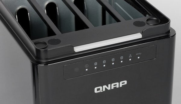 Внешний вид QNAP TS-453mini