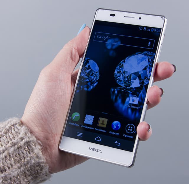 Внешний вид Pantech Vega Iron Внешний вид Pantech Vega Iron