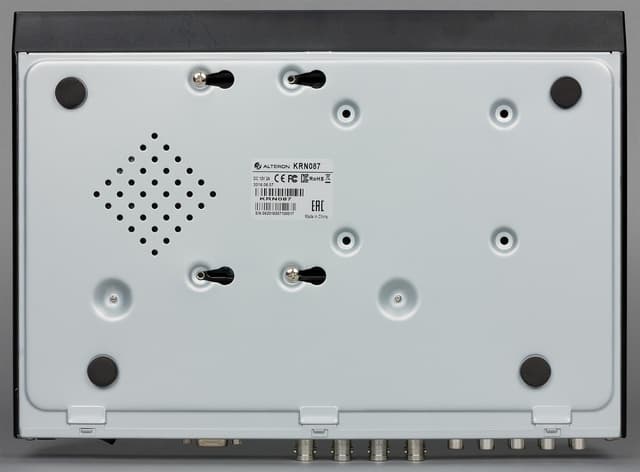 Внешний вид видеорегистратора Alteron KRN087