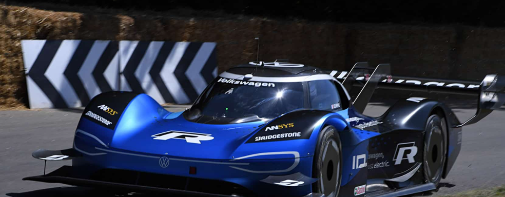 Смотрим на кадр со съёмок экранизации Gran Turismo от режиссёра фильма «Район №9»