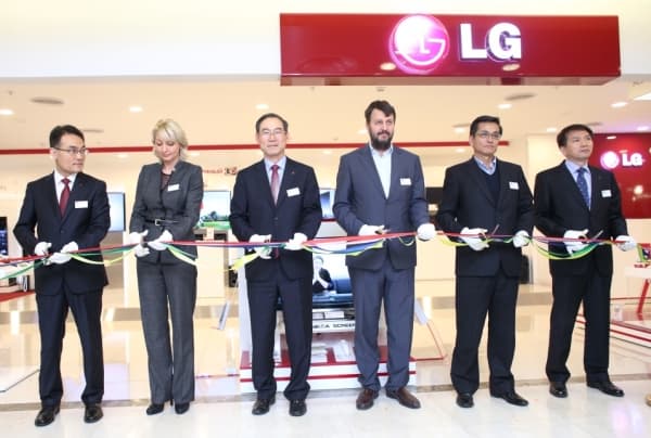 Открытие фирменного магазина LG