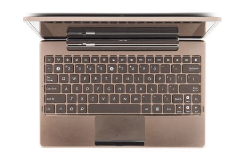 Вид сверху на док-станцию с подключеннымо планшетом Asus Eee Pad Transformer