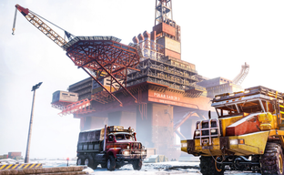 SnowRunner получила 15-ый сезон Oil & Dirt с Канадой, новым трактором и внедорожником